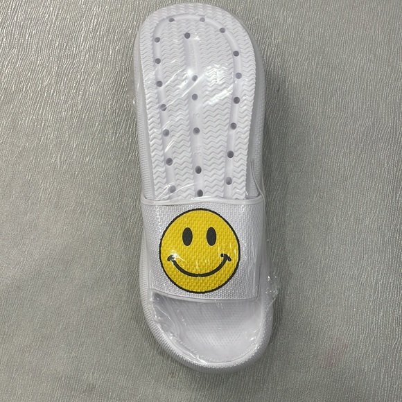 Smiley face white cloud slides nwt size 3 big kids - Picture 2 of 3